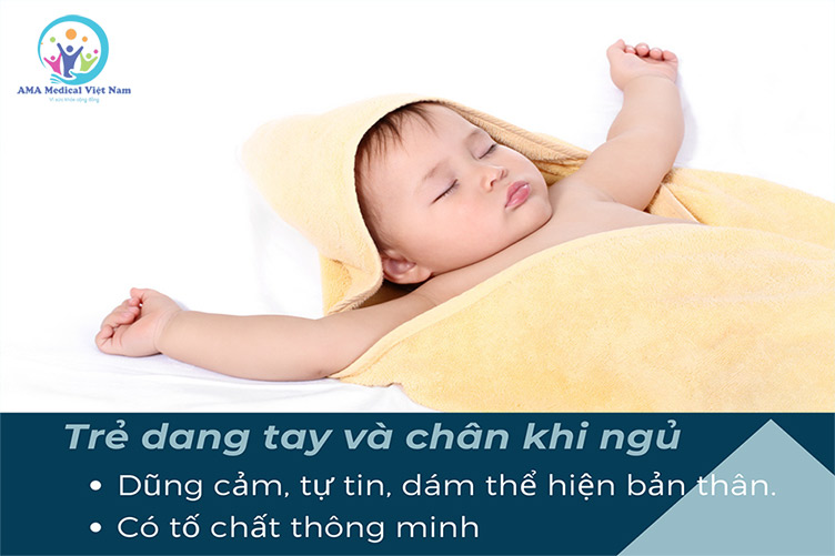 Trẻ nằm dang rộng tay và chân an toàn cho hệ hô hấp và sức khỏe